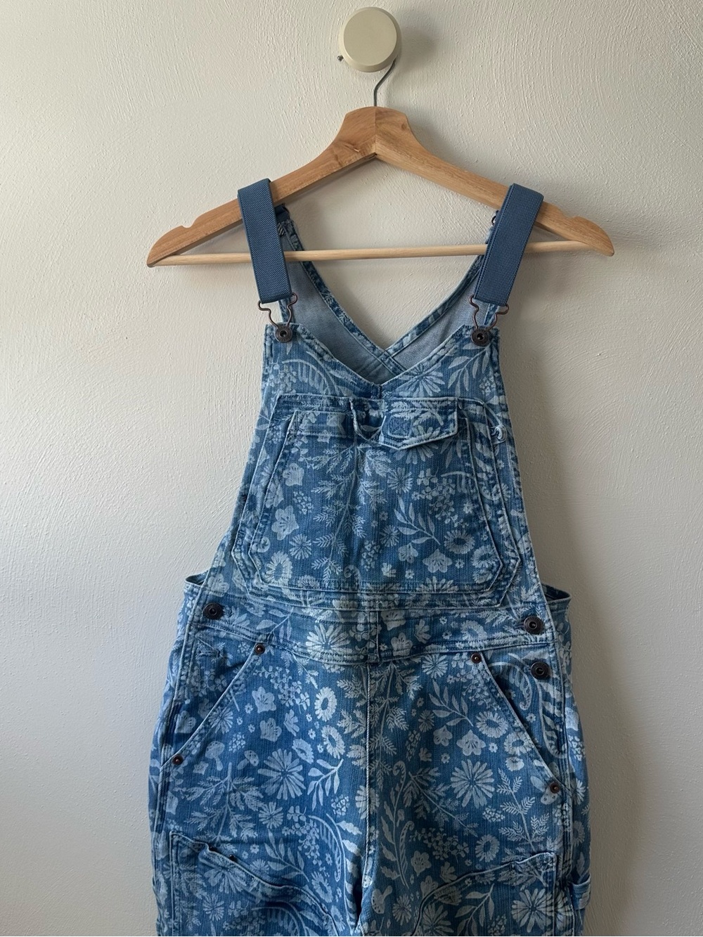 Duluth Trading Co Blue Floral Denim Bib Overalls for Women - Picture 4 of 9